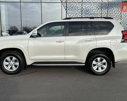 Білий Тойота Ленд Крузер Прадо, об'ємом двигуна 4 л та пробігом 90 тис. км за 39604 $, фото 2 на Automoto.ua