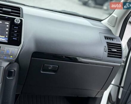 Белый Тойота Ленд Крузер Прадо, объемом двигателя 4 л и пробегом 79 тыс. км за 38700 $, фото 51 на Automoto.ua