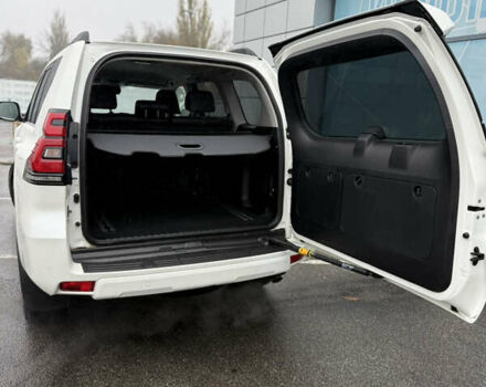 Белый Тойота Ленд Крузер Прадо, объемом двигателя 4 л и пробегом 64 тыс. км за 42900 $, фото 23 на Automoto.ua