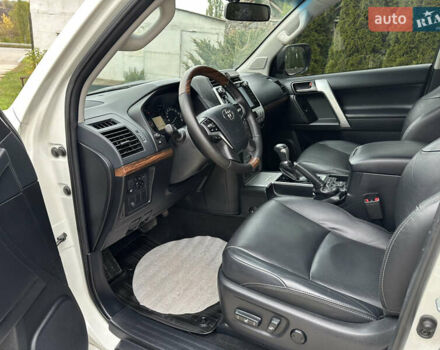 Белый Тойота Ленд Крузер Прадо, объемом двигателя 3.96 л и пробегом 131 тыс. км за 39900 $, фото 24 на Automoto.ua