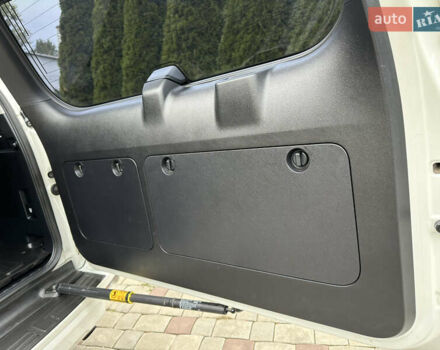 Белый Тойота Ленд Крузер Прадо, объемом двигателя 3.96 л и пробегом 131 тыс. км за 39900 $, фото 42 на Automoto.ua