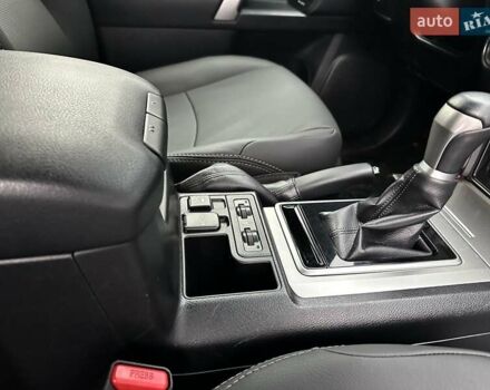 Белый Тойота Ленд Крузер Прадо, объемом двигателя 4 л и пробегом 119 тыс. км за 35450 $, фото 65 на Automoto.ua