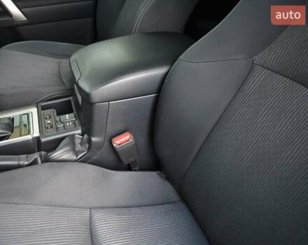 Белый Тойота Ленд Крузер Прадо, объемом двигателя 4 л и пробегом 140 тыс. км за 36500 $, фото 7 на Automoto.ua