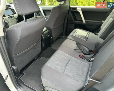 Белый Тойота Ленд Крузер Прадо, объемом двигателя 2.8 л и пробегом 77 тыс. км за 38500 $, фото 14 на Automoto.ua