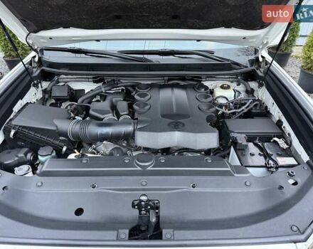 Белый Тойота Ленд Крузер Прадо, объемом двигателя 4 л и пробегом 79 тыс. км за 38700 $, фото 67 на Automoto.ua