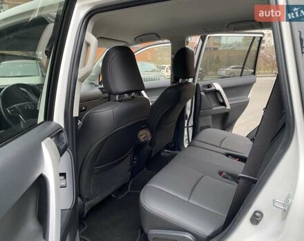 Белый Тойота Ленд Крузер Прадо, объемом двигателя 4 л и пробегом 69 тыс. км за 39900 $, фото 9 на Automoto.ua