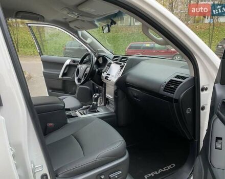 Белый Тойота Ленд Крузер Прадо, объемом двигателя 4 л и пробегом 69 тыс. км за 39900 $, фото 11 на Automoto.ua