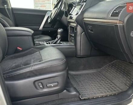 Білий Тойота Ленд Крузер Прадо, об'ємом двигуна 4 л та пробігом 90 тис. км за 39604 $, фото 5 на Automoto.ua