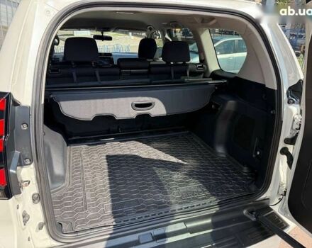 Белый Тойота Ленд Крузер Прадо, объемом двигателя 4 л и пробегом 119 тыс. км за 34950 $, фото 21 на Automoto.ua
