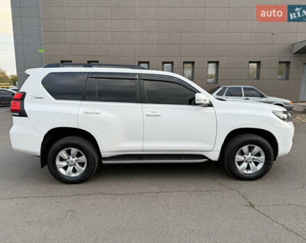 Білий Тойота Ленд Крузер Прадо, об'ємом двигуна 3.96 л та пробігом 175 тис. км за 32500 $, фото 12 на Automoto.ua