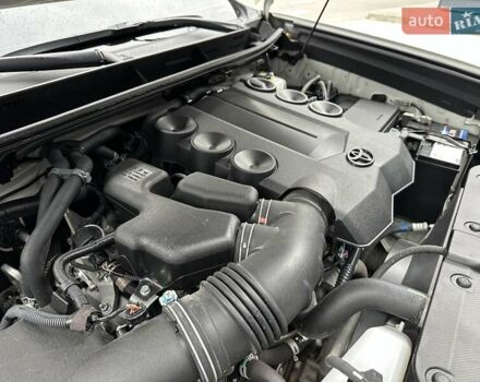 Белый Тойота Ленд Крузер Прадо, объемом двигателя 4 л и пробегом 119 тыс. км за 35450 $, фото 95 на Automoto.ua