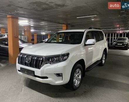 Белый Тойота Ленд Крузер Прадо, объемом двигателя 4 л и пробегом 69 тыс. км за 39900 $, фото 5 на Automoto.ua