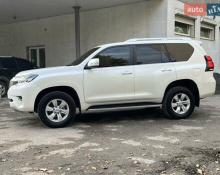 Белый Тойота Ленд Крузер Прадо, объемом двигателя 3.96 л и пробегом 103 тыс. км за 39500 $, фото 10 на Automoto.ua