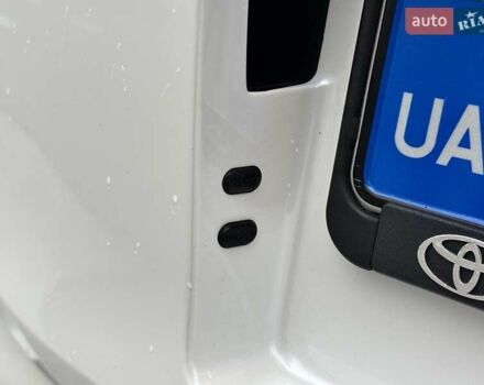 Белый Тойота Ленд Крузер Прадо, объемом двигателя 4 л и пробегом 119 тыс. км за 35450 $, фото 45 на Automoto.ua