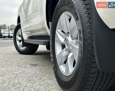 Белый Тойота Ленд Крузер Прадо, объемом двигателя 4 л и пробегом 119 тыс. км за 35450 $, фото 19 на Automoto.ua