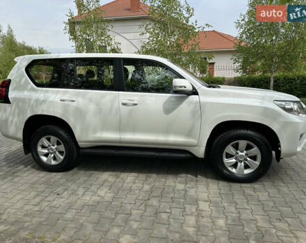 Белый Тойота Ленд Крузер Прадо, объемом двигателя 2.8 л и пробегом 77 тыс. км за 38500 $, фото 6 на Automoto.ua