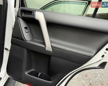 Белый Тойота Ленд Крузер Прадо, объемом двигателя 2.76 л и пробегом 141 тыс. км за 38500 $, фото 56 на Automoto.ua