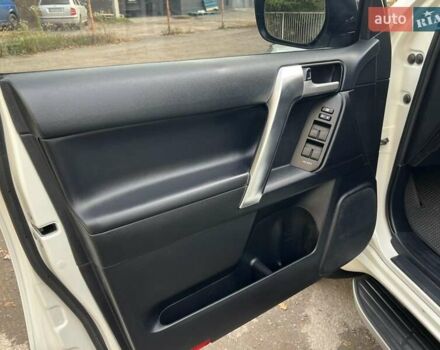 Белый Тойота Ленд Крузер Прадо, объемом двигателя 3.96 л и пробегом 103 тыс. км за 39500 $, фото 19 на Automoto.ua