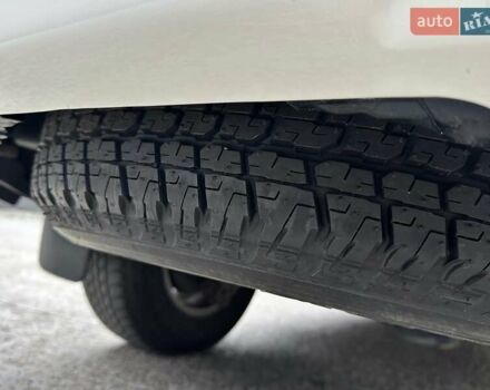 Белый Тойота Ленд Крузер Прадо, объемом двигателя 4 л и пробегом 119 тыс. км за 35450 $, фото 35 на Automoto.ua