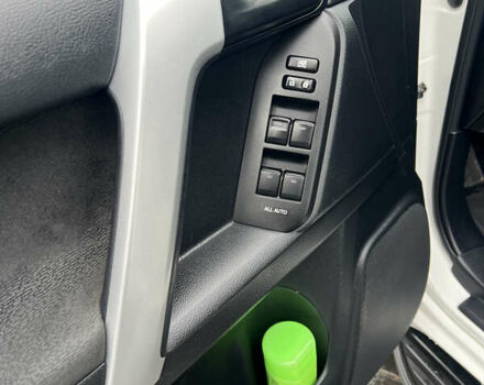 Белый Тойота Ленд Крузер Прадо, объемом двигателя 2.76 л и пробегом 146 тыс. км за 35000 $, фото 9 на Automoto.ua