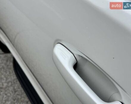 Белый Тойота Ленд Крузер Прадо, объемом двигателя 4 л и пробегом 119 тыс. км за 35450 $, фото 20 на Automoto.ua