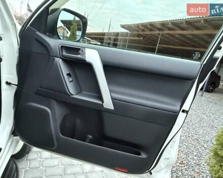 Белый Тойота Ленд Крузер Прадо, объемом двигателя 4 л и пробегом 79 тыс. км за 38700 $, фото 66 на Automoto.ua