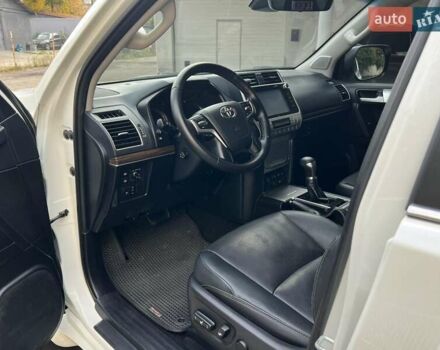 Белый Тойота Ленд Крузер Прадо, объемом двигателя 3.96 л и пробегом 103 тыс. км за 39500 $, фото 27 на Automoto.ua
