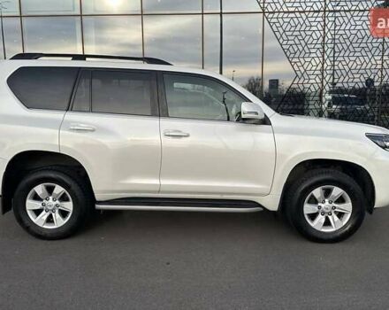 Білий Тойота Ленд Крузер Прадо, об'ємом двигуна 4 л та пробігом 90 тис. км за 39604 $, фото 12 на Automoto.ua