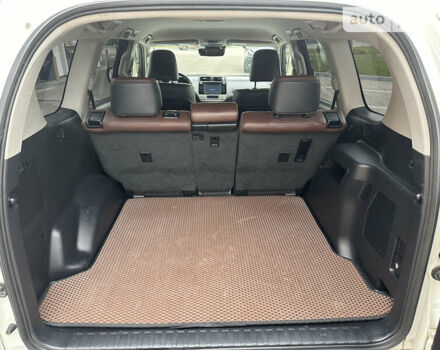 Белый Тойота Ленд Крузер Прадо, объемом двигателя 2.76 л и пробегом 127 тыс. км за 40999 $, фото 9 на Automoto.ua