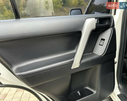 Белый Тойота Ленд Крузер Прадо, объемом двигателя 3.96 л и пробегом 131 тыс. км за 39900 $, фото 34 на Automoto.ua