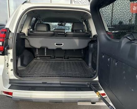 Білий Тойота Ленд Крузер Прадо, об'ємом двигуна 4 л та пробігом 90 тис. км за 39604 $, фото 9 на Automoto.ua