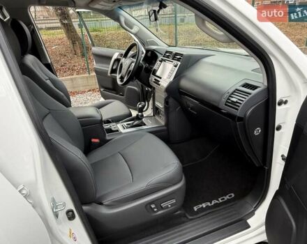 Белый Тойота Ленд Крузер Прадо, объемом двигателя 2.76 л и пробегом 141 тыс. км за 38500 $, фото 28 на Automoto.ua