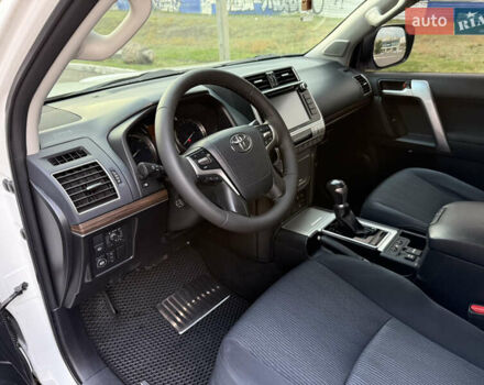 Білий Тойота Ленд Крузер Прадо, об'ємом двигуна 4 л та пробігом 175 тис. км за 34500 $, фото 16 на Automoto.ua