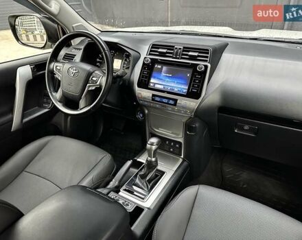 Белый Тойота Ленд Крузер Прадо, объемом двигателя 4 л и пробегом 119 тыс. км за 35450 $, фото 71 на Automoto.ua