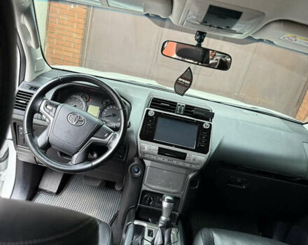 Белый Тойота Ленд Крузер Прадо, объемом двигателя 3.96 л и пробегом 140 тыс. км за 37500 $, фото 6 на Automoto.ua