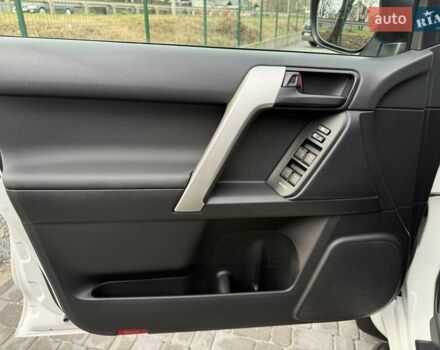 Белый Тойота Ленд Крузер Прадо, объемом двигателя 2.76 л и пробегом 141 тыс. км за 38500 $, фото 53 на Automoto.ua