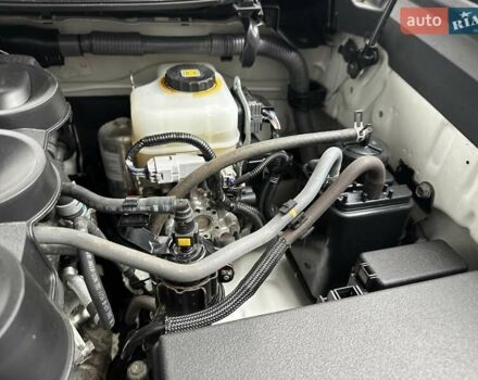 Белый Тойота Ленд Крузер Прадо, объемом двигателя 4 л и пробегом 119 тыс. км за 35450 $, фото 93 на Automoto.ua