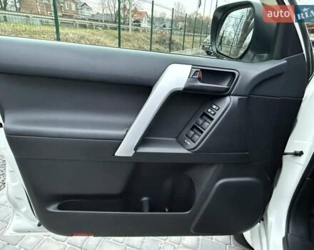 Белый Тойота Ленд Крузер Прадо, объемом двигателя 4 л и пробегом 79 тыс. км за 38700 $, фото 62 на Automoto.ua