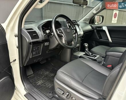 Белый Тойота Ленд Крузер Прадо, объемом двигателя 4 л и пробегом 119 тыс. км за 35450 $, фото 49 на Automoto.ua