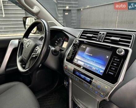 Белый Тойота Ленд Крузер Прадо, объемом двигателя 4 л и пробегом 119 тыс. км за 35450 $, фото 69 на Automoto.ua