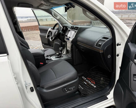 Белый Тойота Ленд Крузер Прадо, объемом двигателя 3.96 л и пробегом 50 тыс. км за 41999 $, фото 92 на Automoto.ua