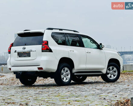 Белый Тойота Ленд Крузер Прадо, объемом двигателя 3.96 л и пробегом 50 тыс. км за 41999 $, фото 171 на Automoto.ua