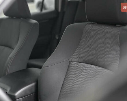 Белый Тойота Ленд Крузер Прадо, объемом двигателя 4 л и пробегом 28 тыс. км за 39990 $, фото 14 на Automoto.ua