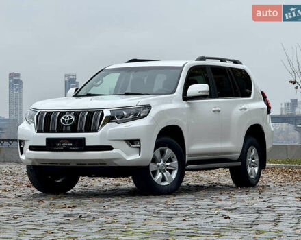 Белый Тойота Ленд Крузер Прадо, объемом двигателя 3.96 л и пробегом 50 тыс. км за 41999 $, фото 204 на Automoto.ua