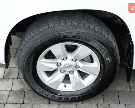 Белый Тойота Ленд Крузер Прадо, объемом двигателя 4 л и пробегом 28 тыс. км за 39990 $, фото 10 на Automoto.ua