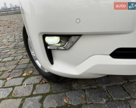 Белый Тойота Ленд Крузер Прадо, объемом двигателя 3.96 л и пробегом 50 тыс. км за 41999 $, фото 68 на Automoto.ua