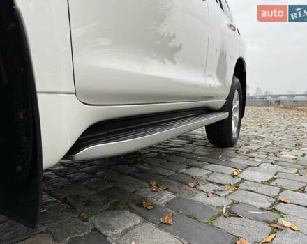 Белый Тойота Ленд Крузер Прадо, объемом двигателя 3.96 л и пробегом 50 тыс. км за 41999 $, фото 58 на Automoto.ua