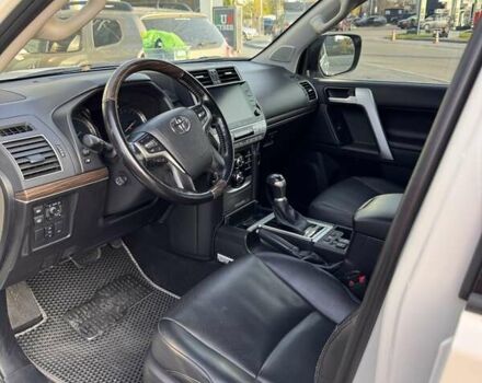 Белый Тойота Ленд Крузер Прадо, объемом двигателя 2.76 л и пробегом 130 тыс. км за 49599 $, фото 21 на Automoto.ua