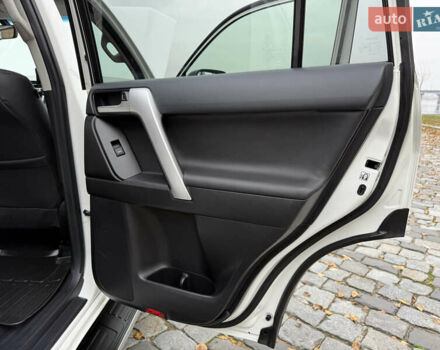 Белый Тойота Ленд Крузер Прадо, объемом двигателя 3.96 л и пробегом 50 тыс. км за 41999 $, фото 128 на Automoto.ua