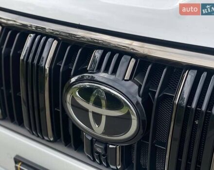 Тойота Ленд Крузер Прадо 2020 в Киеве на Automoto.ua Белый Тойота Ленд Крузер Прадо, объемом двигателя 3.96 л и пробегом 130 тыс. км за 44490 $, фото 4 на Automoto.ua